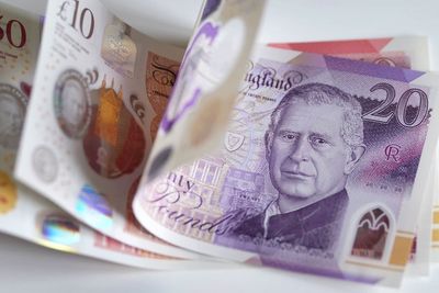 UK long-term borrowing costs rise to 28-year high