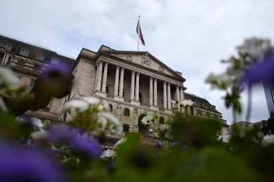 Long-term borrowing costs in UK reach 28-year high amid rising inflation and political uncertainty