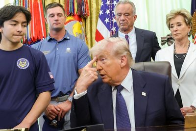 Trump describes Iranian snipers shooting protesters while surrounded by children at Oval Office event