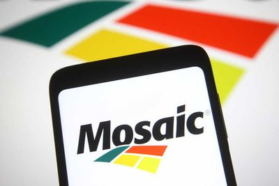 Mosaic Company Stock: Is Wall Street Bullish or Bearish?