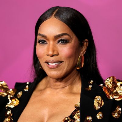 Angela Bassett's Smokey Eyeshadow Puts All of My Neutral Eye Makeup to Shame