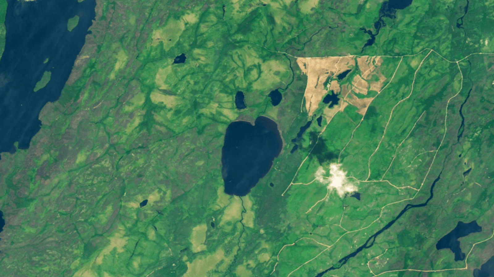 Canadian 'emoji' lake vanishes after dramatic, landslide-like collapse — Earth from space