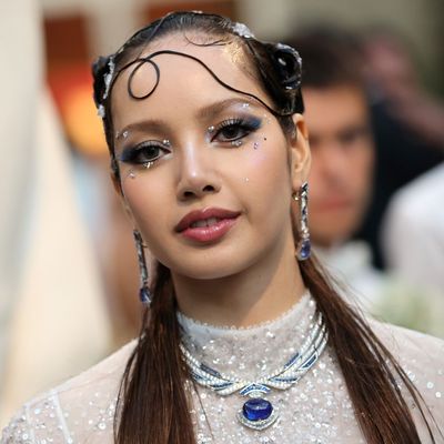 I'm Putting Lisa's "Frozen-Over" Manicure In the Met Gala Beauty Hall of Fame