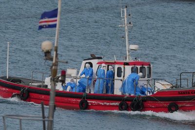 Hantavirus latest: 22 Britons on board cruise ship hit by outbreak could be flown back to UK on Sunday