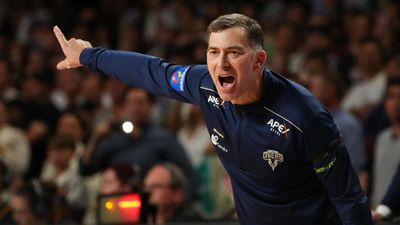'Heavy heart': Adelaide 36ers coach calls it quits
