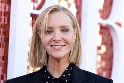Lisa Kudrow wades into Friends fan debate about Ross and Rachel being on a break