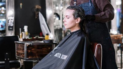 New Jersey woman paid over $400 for highlights. Then she noticed her stylist stopped facing her toward the mirror and said no refund