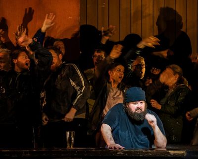 Peter Grimes review – beauty and terror in Warner’s topical staging