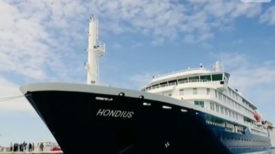 Cruise Passenger Breaks Down in Tears as Deadly Hantavirus Outbreak Leaves Them Stranded Off Africa
