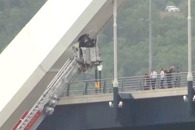Florida activist finally comes down from DC bridge five days into protest