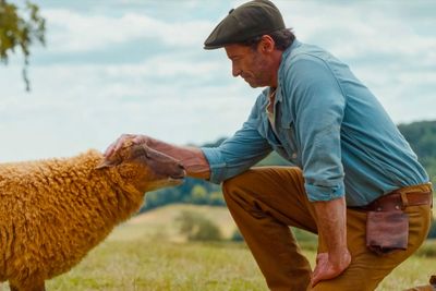 ‘The Sheep Detectives’ is the starry, family-friendly whodunnit you didn’t know you needed