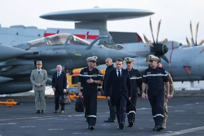 France moves nuclear-powered carrier toward Hormuz in potential mission, as Trump pauses US effort