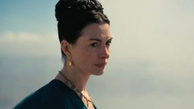 Everyone Is Being Weird About Anne Hathaway Again