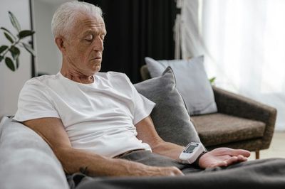 The Blood Pressure Habits Doctors Say Seniors Ignore Too Often