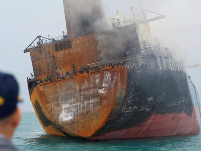US fires on Iranian oil tanker amid talks