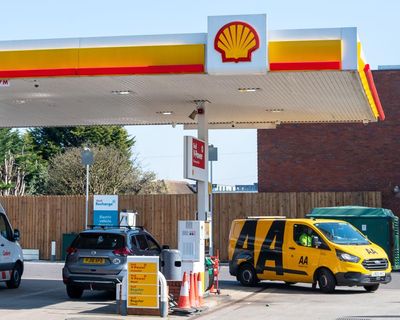 Climate campaigners attack Shell over ‘windfall’ profits from Iran war