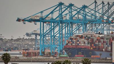 Maersk profit falls sharply as firm keeps forecast despite Hormuz uncertainty