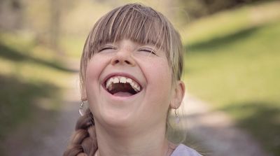 Laughing as Mini‑Exercise: How Laughter Affects Heart Rate, Stress, and Pain