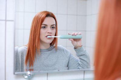 Brushing After Meals and How Acidic Foods Can Lead to Softened Enamel and Erosion Risk
