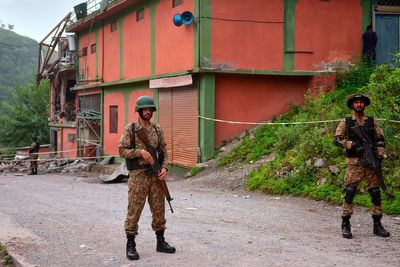 Pakistan warns of strong response to any attack on anniversary of clash with India
