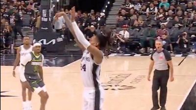 Spurs’ Devin Vassell Channeled Blake Griffin to Convert Rare Alley-Oop 3-Pointer in Game 2 Win