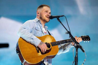 Zach Bryan deletes social media after viral video