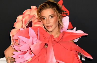 Kesha is 'mostly celibate' and 'masturbates to gratitude meditations'