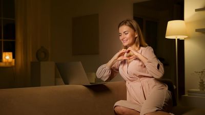 Woman ghosted a matchmaker’s setup and forgot about it. Then the man from the photo sat down next to her at lunch: ‘This is gonna sound insane’