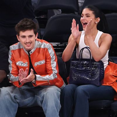 I'm Giving Jeans and a Tank Top the Rich-Mom Treatment, Thanks to Kylie Jenner's Knicks Game Outfit