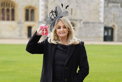 Bonnie Tyler put in induced coma after emergency intestinal surgery
