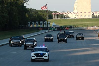 Trump rebukes female reporter over ‘stupid question’ after Lincoln Memorial drive-by to check out work by his ‘pool guy’