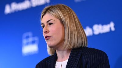 Public service hiring freeze pitched to help budget fix