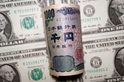 Dollar firms as US-Iran hostilities flare, yen steadied by intervention risk