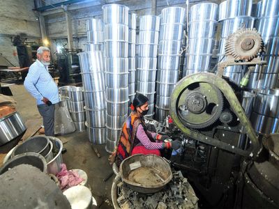 India labour market remodels itself bit by bit
