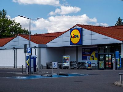 8 Grocery Chains Cutting Prices on Essentials Right Now And Where You Will Save the Most
