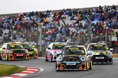Edmundson stars in Minis as the BTCC supports entertain at Brands Hatch