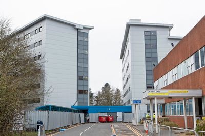 Hantavirus: Testing ‘well under way’ for cruise Britons isolating at UK hospital