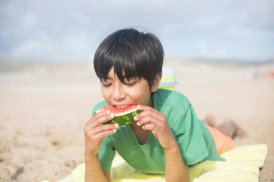 Refreshing Foods That Help the Body During Humid Weather