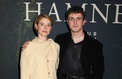 Hamnet stars Paul Mescal and Jessie Buckley reunite for 'outlaw romance'