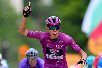 Paul Magnier takes a second sprint victory at the Giro d'Italia winning stage 3 after the breakaway almost took the day in Sofia
