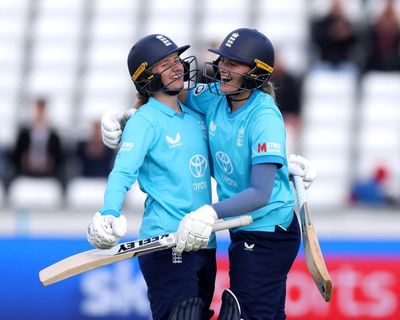 England squeeze past New Zealand in first ODI thanks to Charlie Dean
