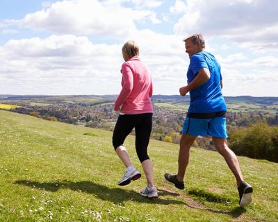 Experts call for UK four-day week as study links long work hours to obesity