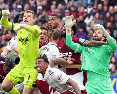 West Ham to lodge complaint with referee chiefs over disallowed goal against Arsenal