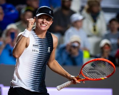 Iga Swiatek finds her flawless best to dismantle Naomi Osaka at Italian Open