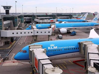 KLM flight attendant tested for hantavirus