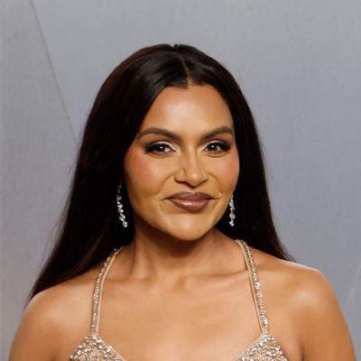 Mindy Kaling's Messy Bun Wins the Red Carpet Race at the 2026 Gold Gala