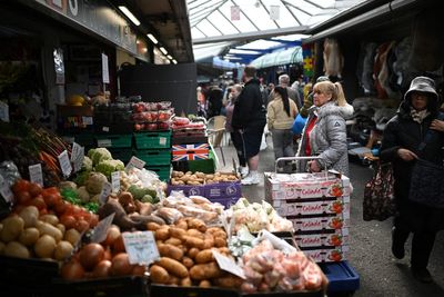 UK faces biggest fall in consumer confidence since start of Ukraine war, research suggests