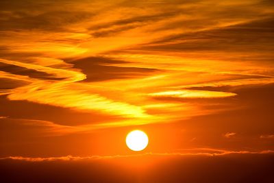 Smart Sun Habits for Everyday UV Protection and Outdoor Skin Safety with Sunscreen