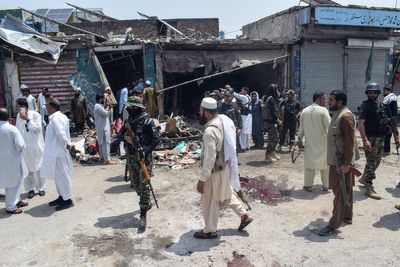 At least 9 killed after bomb rigged to rickshaw explodes in Pakistan market