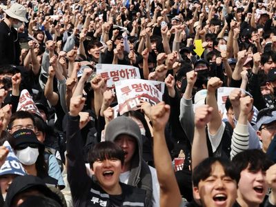 Samsung Electronics union threatens to walk out of pay talks if no mediation proposal